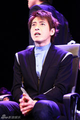 组图：《现代猛士录》热演 吕颂贤成“迷途羔羊”