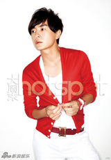 幻灯图集：郑元畅帅气登封面 腕表不只戴一只