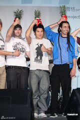 组图：曹格欲捐演唱会收入 不怕与萧敬腾比较