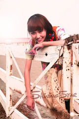 组图：唐嫣性感造型登杂志封面 透明纱裙秀美腿