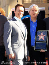 幻灯组图：卡梅隆留名星光大道 施瓦辛格到场助阵