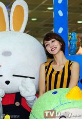 组图：韩团NineMuses亮相首尔动漫展展靓丽美貌