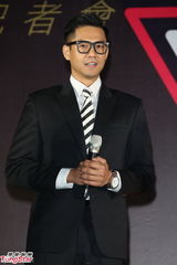 组图：JPM王子默认正热恋 小杰不甘落后征女友