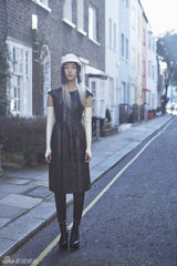 组图：王珞丹素面暴走伦敦街头个性十足