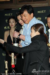 组图：金马奖闭幕庆功酒会获奖者开心亮相