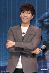 组图：韩星李升基赴台会粉丝 自曝爱台湾美食