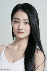 组图：徐璐拍摄花絮曝光 面容姣好灵气逼人