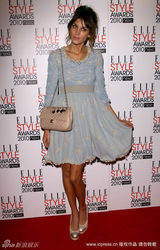 幻灯图：Elle风尚大典美女云集 坎贝尔蛇纹礼服性感