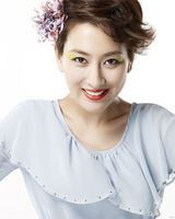 高清图：马苏再登时尚大刊 精致妆容引领彩妆风潮