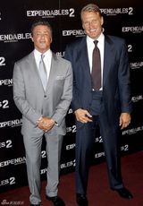 组图：《敢死队2》巴黎首映 史泰龙携众硬汉来袭