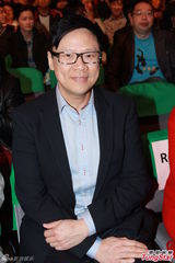 组图：周秀娜穿太空服被吊起 花心前男友遭炮轰