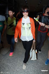 组图：容祖儿回港避谈何韵诗