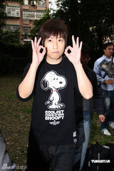 阿信跨刀为师弟导MV 日本女优苍井空任女主角 