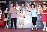 组图：汪明荃生日罗家英送香吻 马不停蹄宣传粤剧