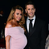 组图：英国家电视奖星光璀璨 蕾丝爆乳风情万种