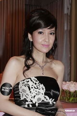 组图：周慧敏赞老公细心体贴 诸葛梓岐望生龙宝宝