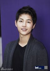 组图：宋仲基称拍戏时依赖朴宝英 变骄傲会被前辈训