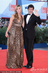 威尼斯闭幕红毯女星Anna Ferzetti身穿豹纹长裙亮相