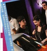 幻灯图：杨恭如夜店陪阔少饮酒举止亲密