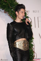 组图：吴建豪亮相宣传新专辑 否认秘婚传闻