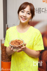 组图：韩星柳真担任加利福尼亚杏仁宣传大使