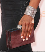 组图：肖恩-罗宾森亮相艾美红毯黑裙典雅