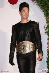 组图：吴建豪亮相宣传新专辑 否认秘婚传闻