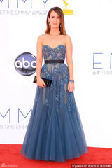 组图：《迎接变革》女配角莎拉-保罗森蕾丝裙