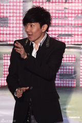 组图：日韩艺人齐登小巨蛋 张小燕庾澄庆造型大PK