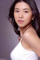 组图：演员王彤写真曝光 情感流露魅力十足