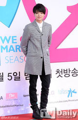 组图：SJ希澈与SHINeeKey携妻亮相发布会