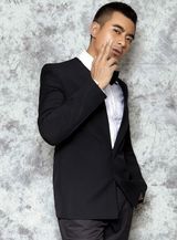 组图：陈龙黑粉西装写真出炉 展现男人魅力双面 