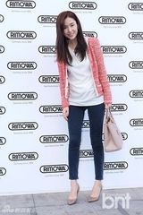 组图：张赫郑糠云等帅气出席新店开业活动