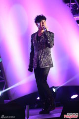 组图：严爵挑战唱跳险破音 林俊杰压轴热舞