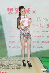 组图：范玮琪签唱会秀美腿 力撑张柏芝演技棒