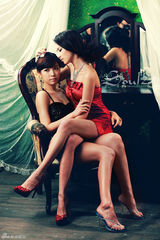 高清组图：韩国车模李美贤和搭档拍写真 美丽PK