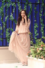 组图：范玮琪为公益歌曲拍摄MV 个唱邀吴佩慈站台