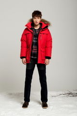 组图：李敏镐秋冬户外写真温柔帅气