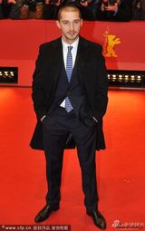 组图：《查理必死》导演弗莱德里克激吻拉博夫