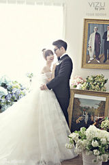 高清组图：韩星金智友婚纱照洋溢幸福