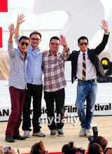 组图：郭富城梁家辉韩国出席《寒战》观众见面会