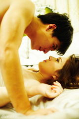 幻灯图：许玮宁王传一床戏香艳 过度激情衣服险撕破