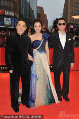 幻灯：《三枪》首映成张艺谋粉丝主场 闫妮风情十足