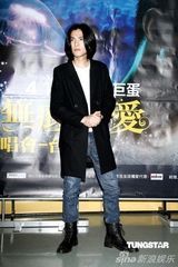 高清图：庾澄庆开唱化身美男鱼 好友张学友助阵