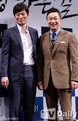 组图：郑在泳李成民宣传新片《彷徨之刃》