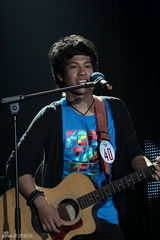 幻灯组图：快男突围赛第五场 “回锅肉”惊险晋级