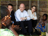 组图：朱莉访刚果难民营 呼吁关注战中被强暴妇