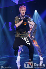 组图：SISTAR《MCountdown》夺冠 女团齐拼大腿