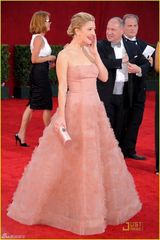 高清组图：德鲁-巴里摩尔清新亮相 抹胸粉裙秀飘逸