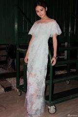 组图：颖儿蕾丝长裙高挑 瘦身成功被封励志女神